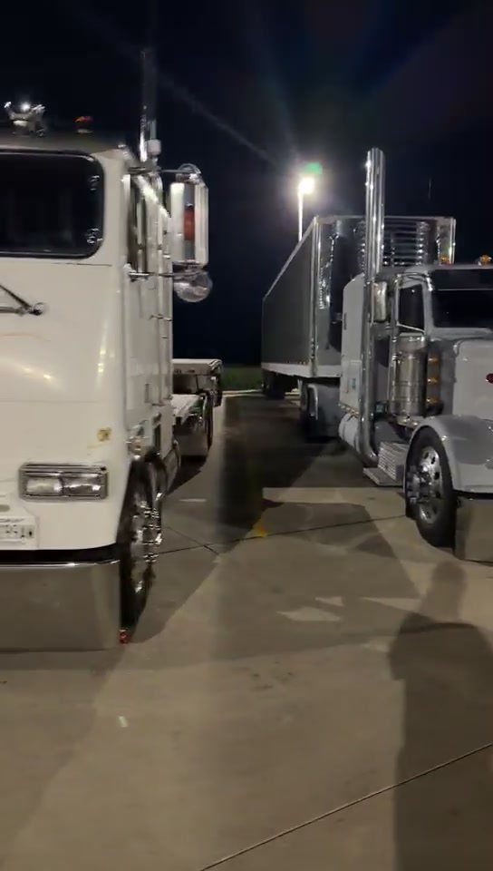 @Stephanie | Mama+Trucking Co
