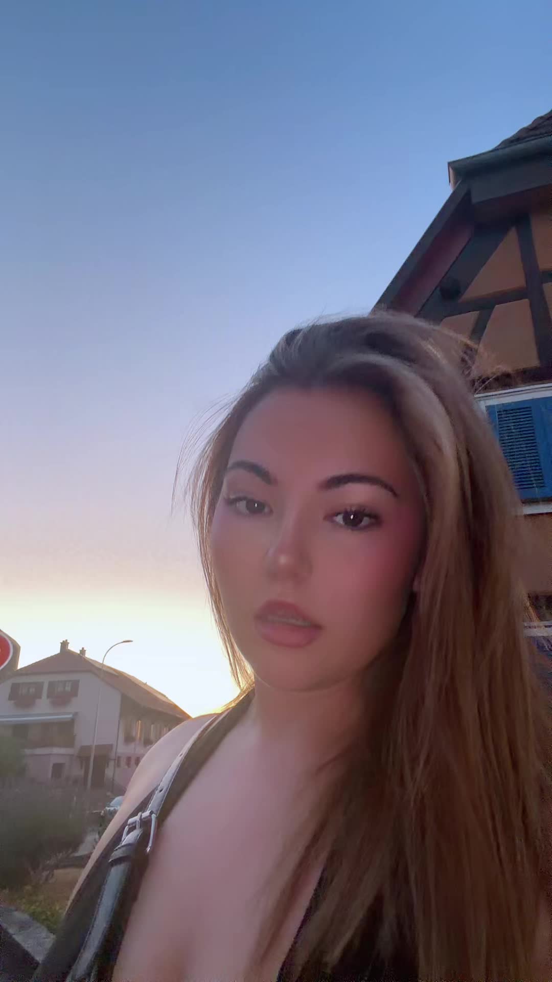 @𝓎𝑜𝓊𝓃𝑔 𝓇𝒾𝒸𝒽 𝓂𝒶𝓂𝒾🍇