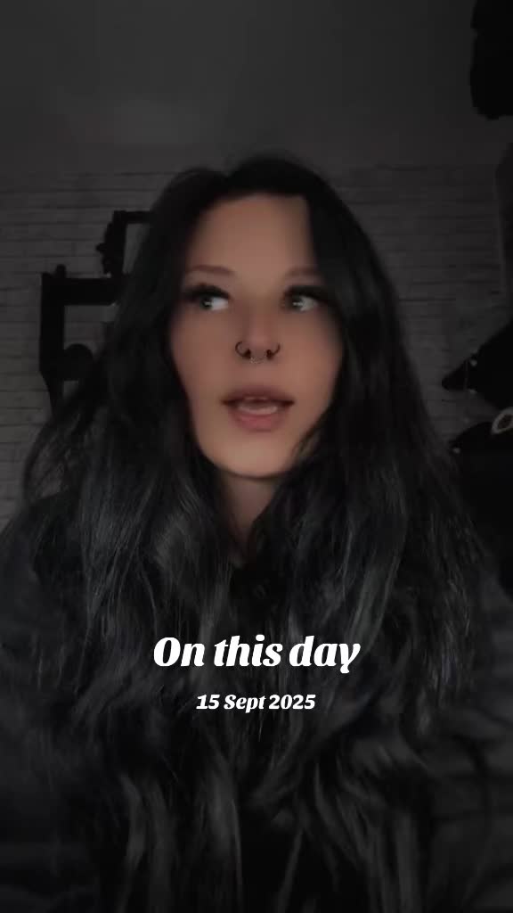 @Bee 🦇🖤