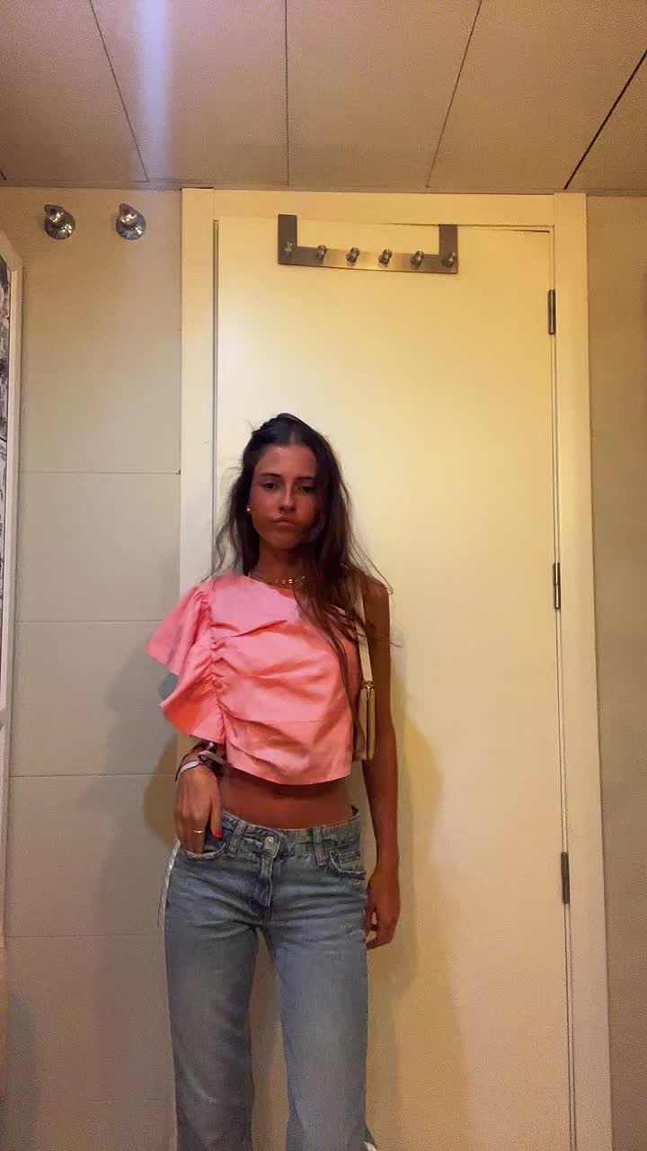@pilarechavarrii