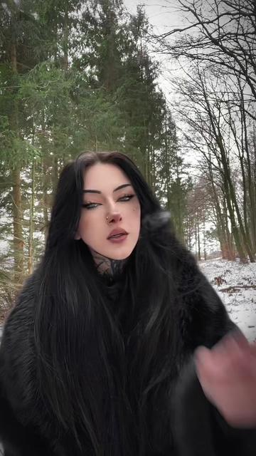 @♱ 𝓚𝓲𝓻𝓪 ♱