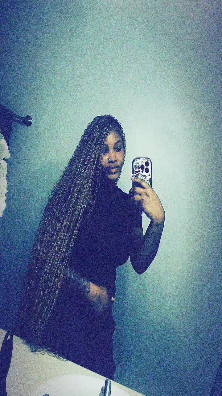 @_.GirlBratt