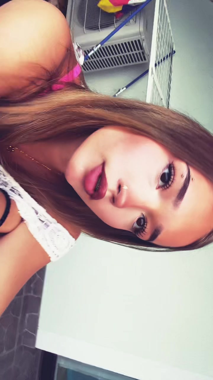 @HOLLY โ
