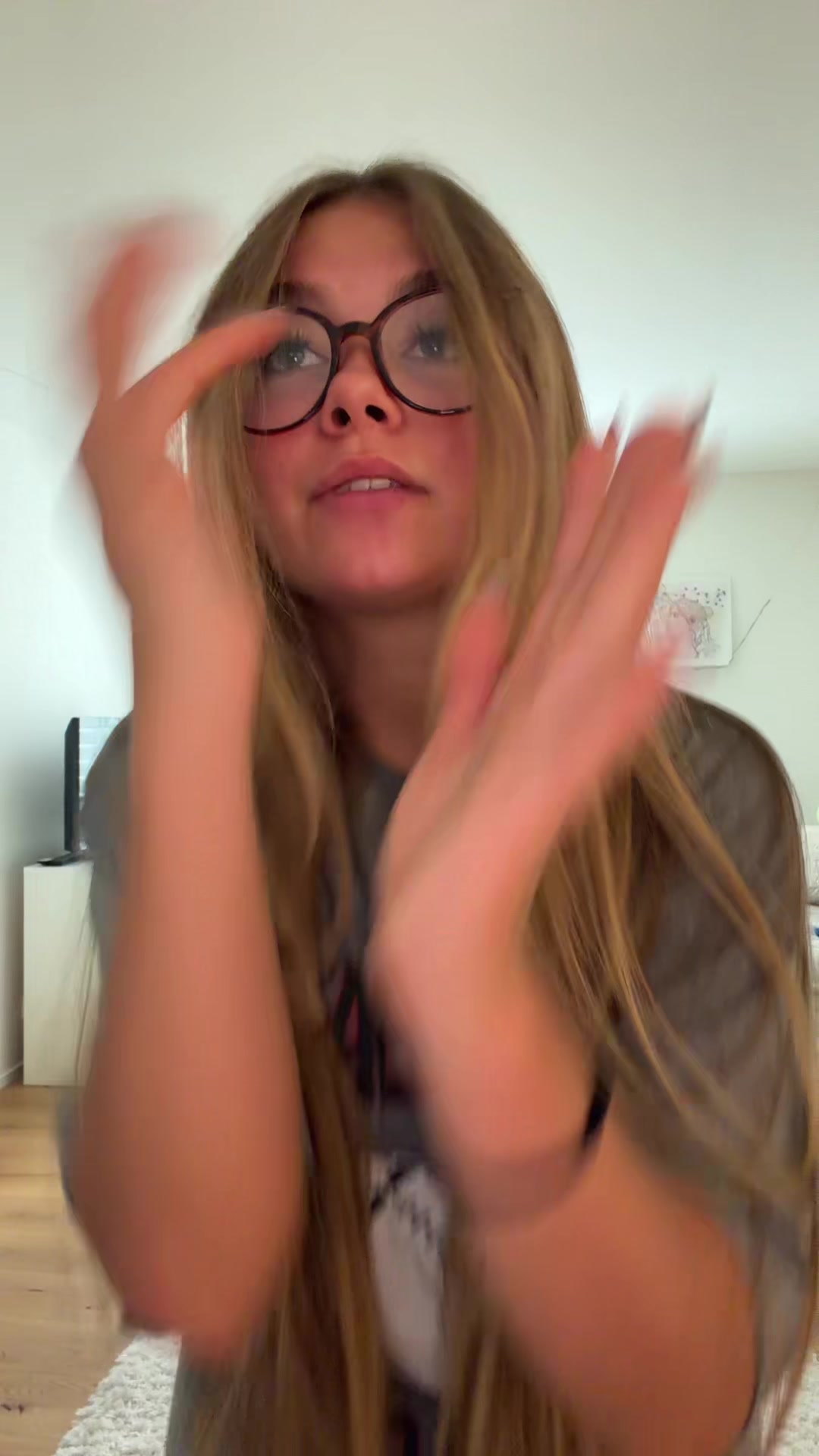 @Elena_<3