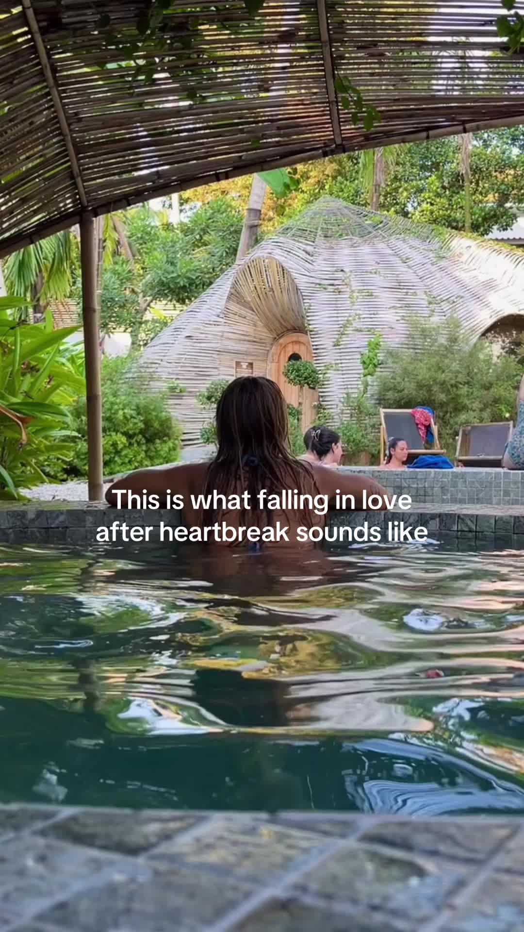 @Laurajolierose