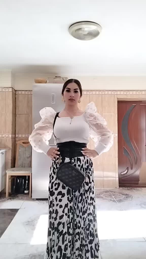 @Străina M