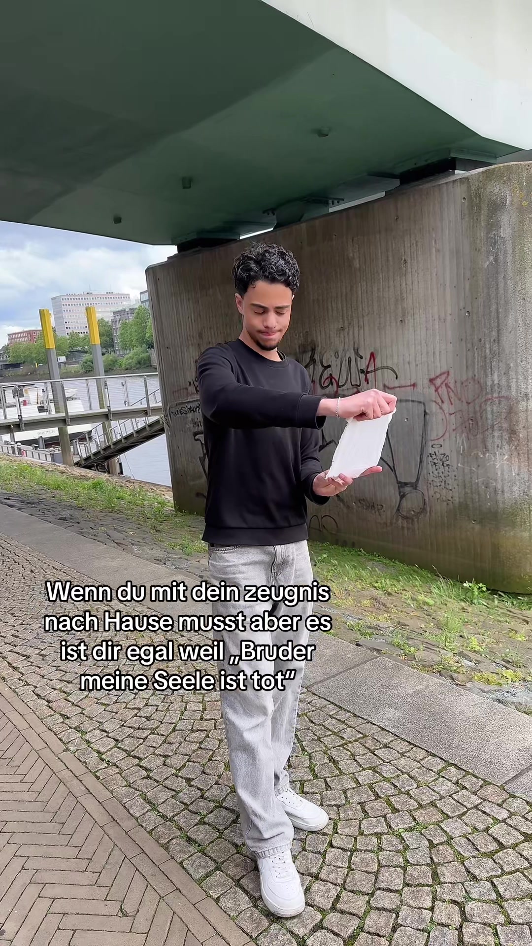 @🦦