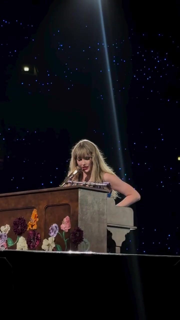 @𓂃꙳⋆videos from the eras tour