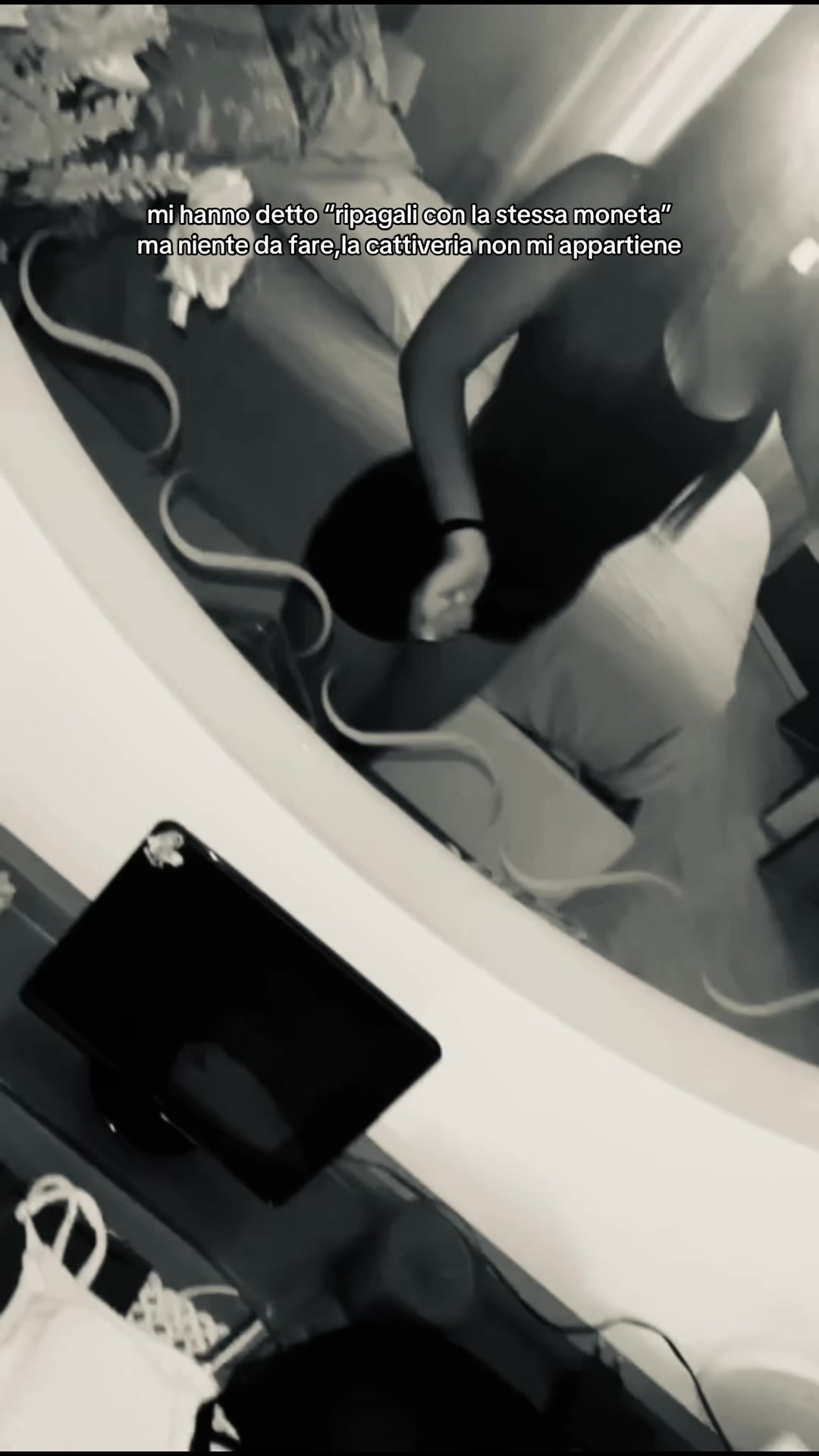 @•B
