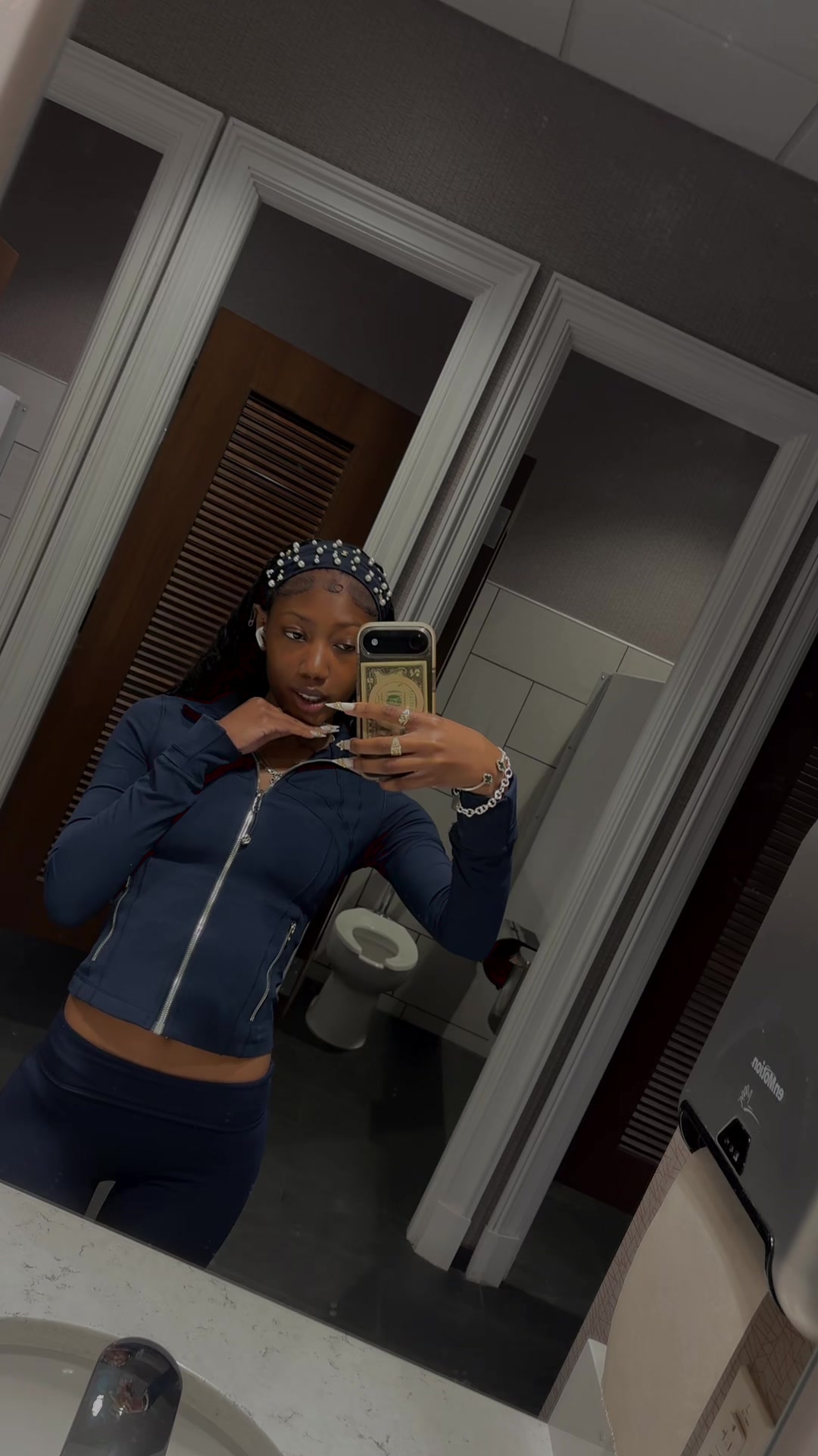 @Imjustariii
