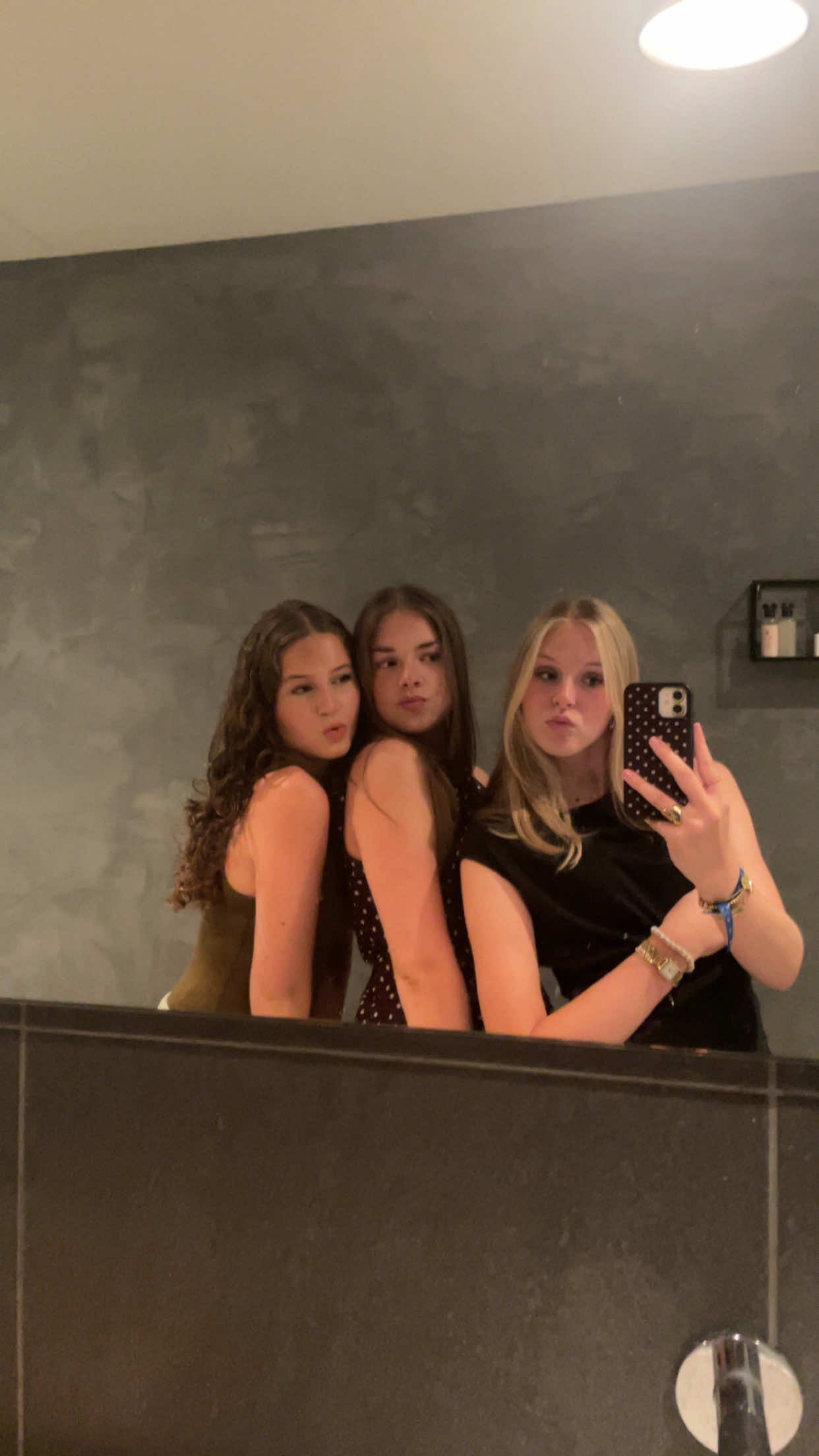 @𝓉ℯ𝓈𝓈ℯ𝓁