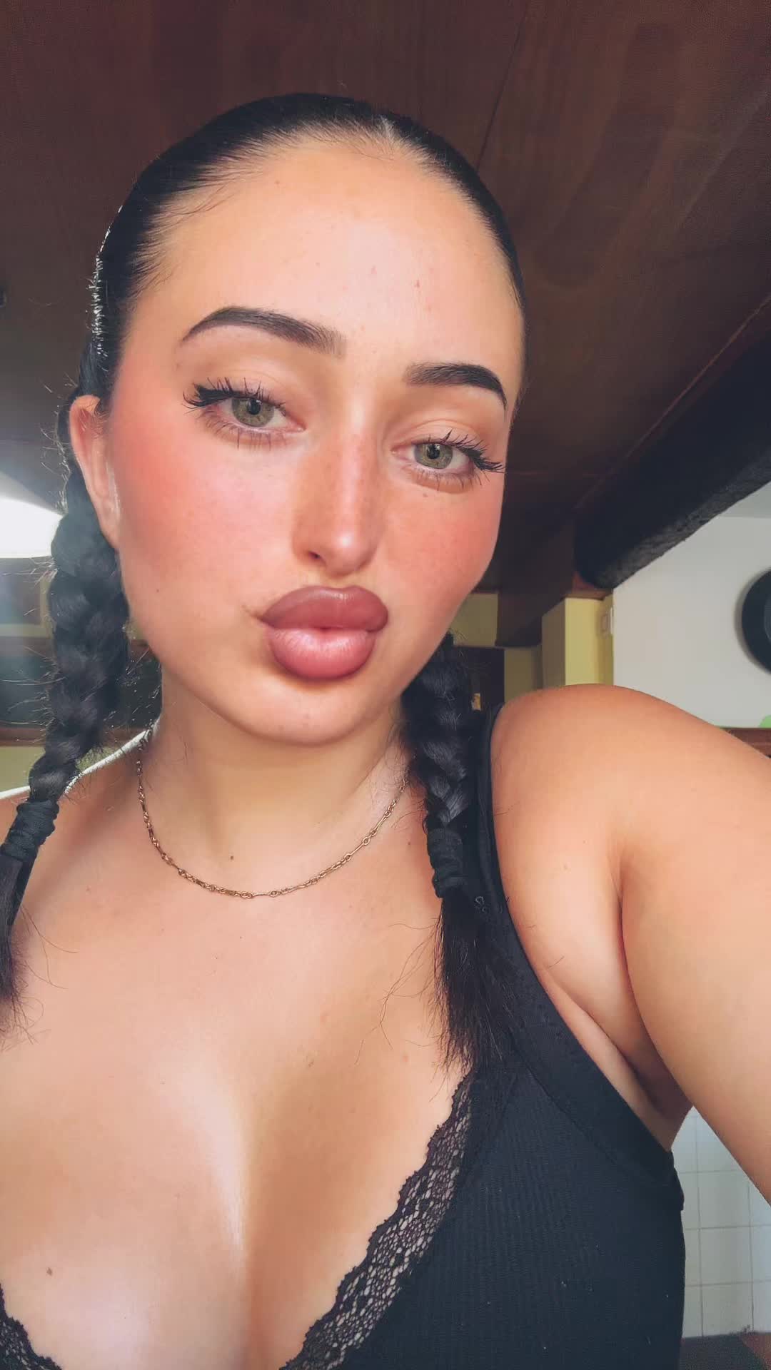 @Heleegf_
