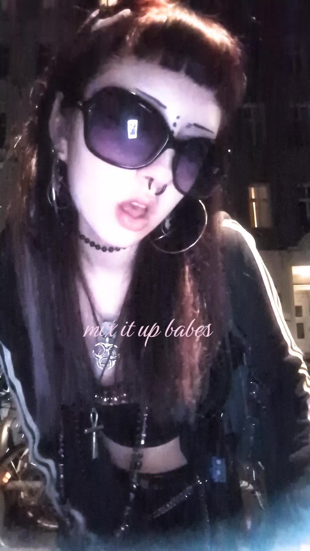 @Elli 🦇 (zeuginikkimels)
