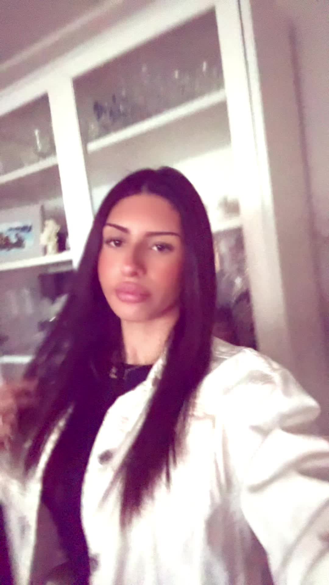 @𝑬