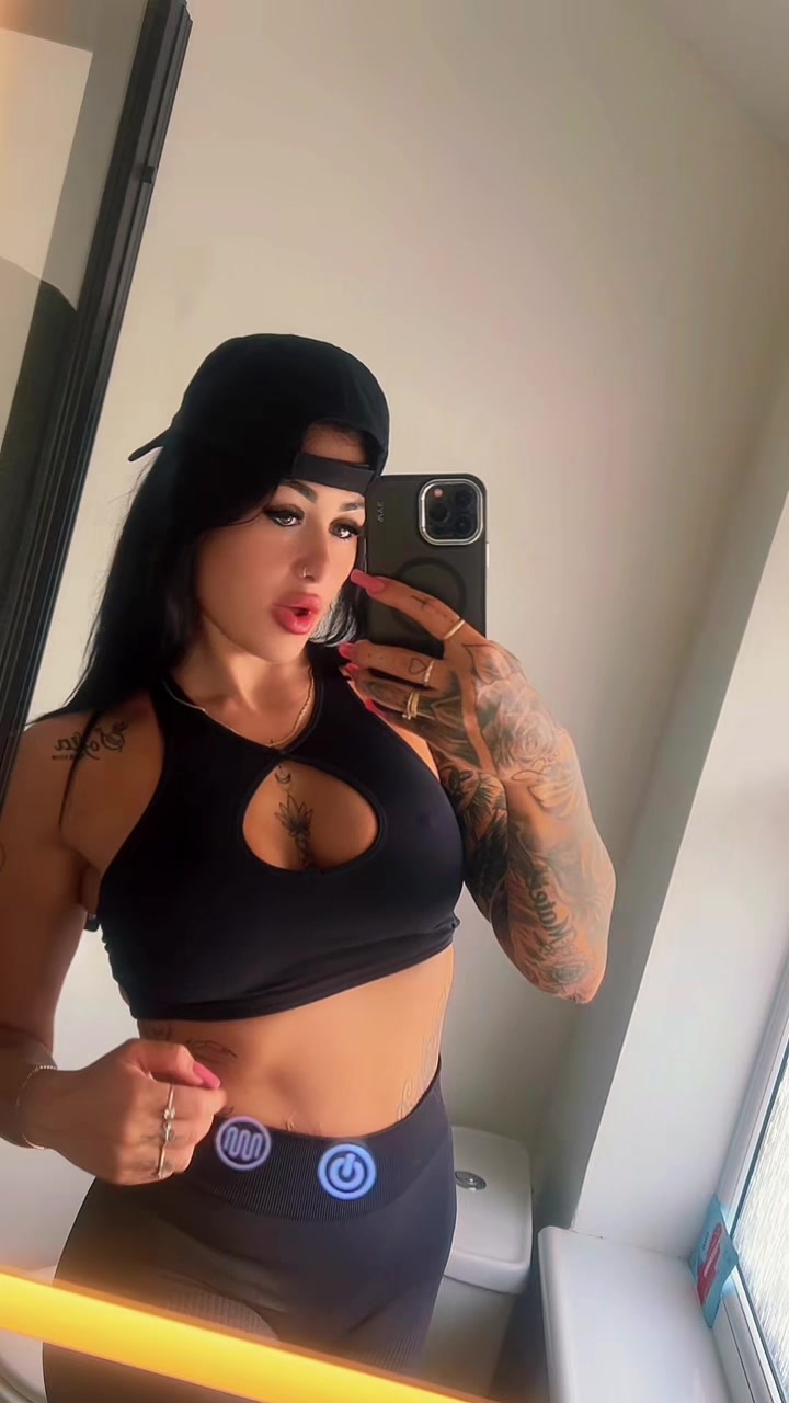 @🖤Valentina 🦂