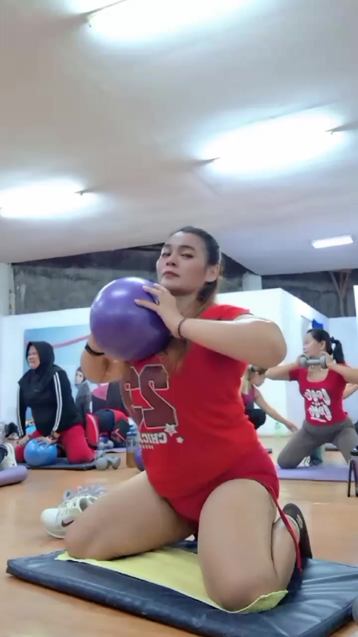 @hotmoms