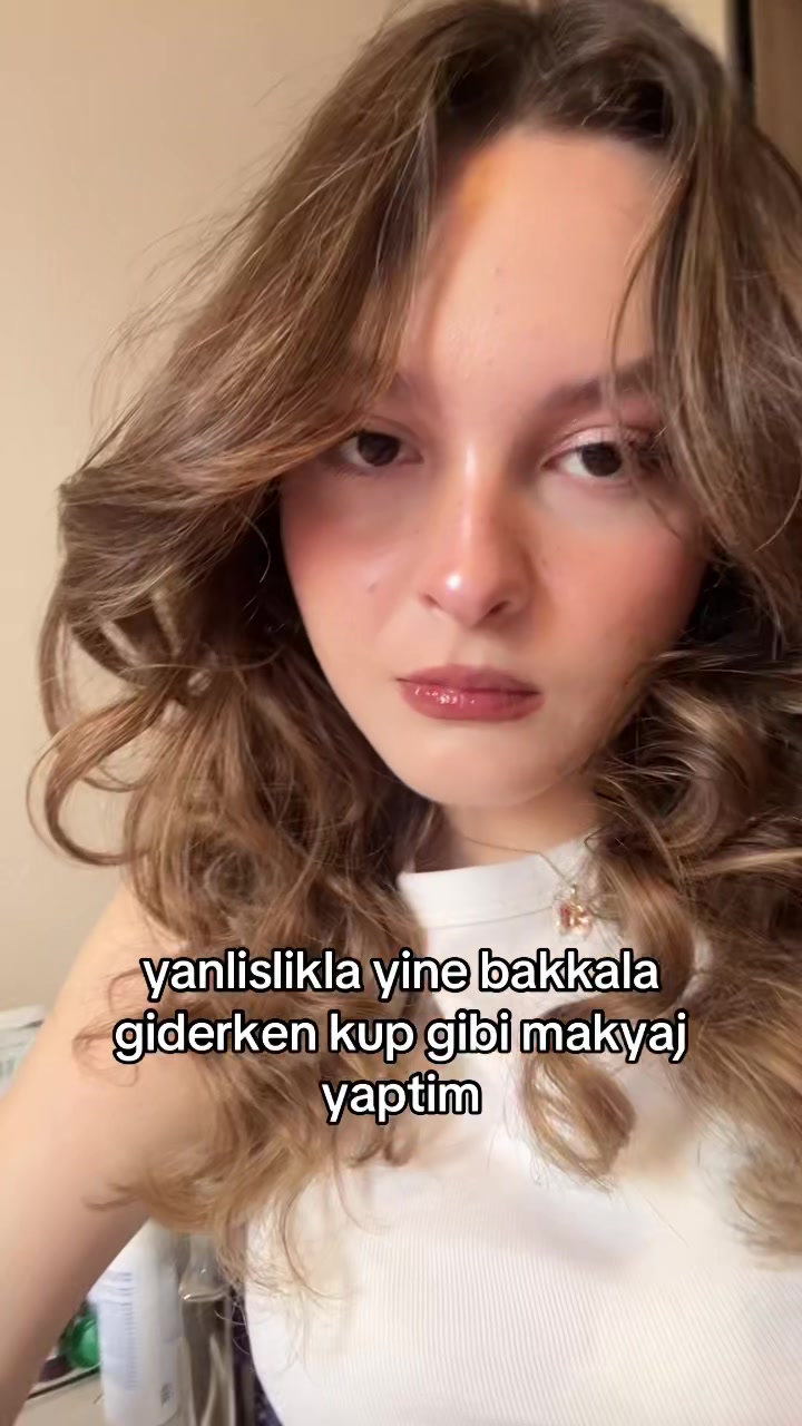 @𝒴