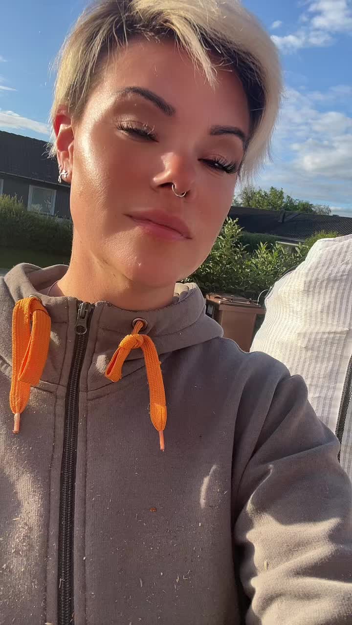 @KissandMakeupByLotta