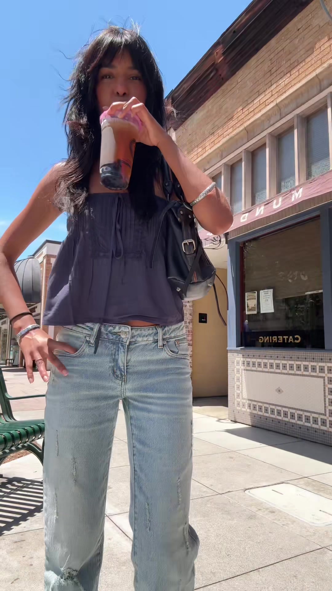 @bella