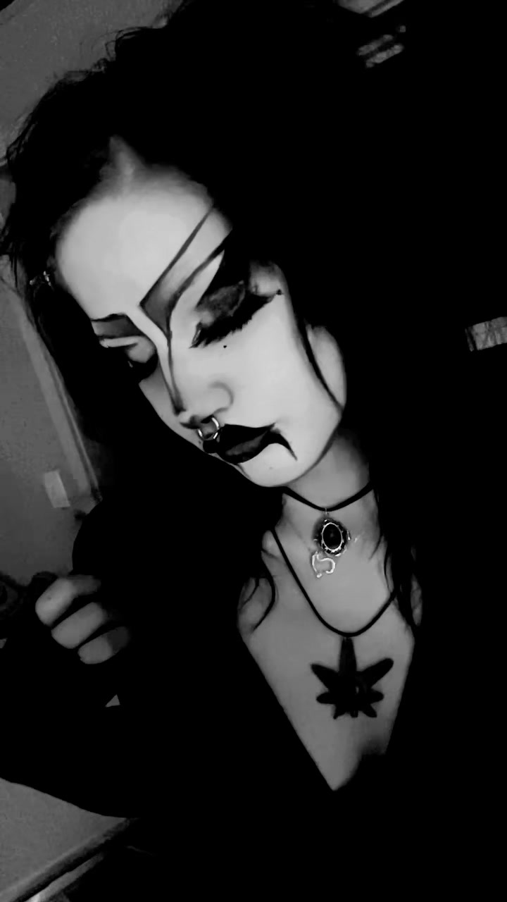 @༺🕷𖤐𝕽𝖔𝖇𝖇𝖘 𝖂𝖎𝖋𝖊𖤐🕷༻