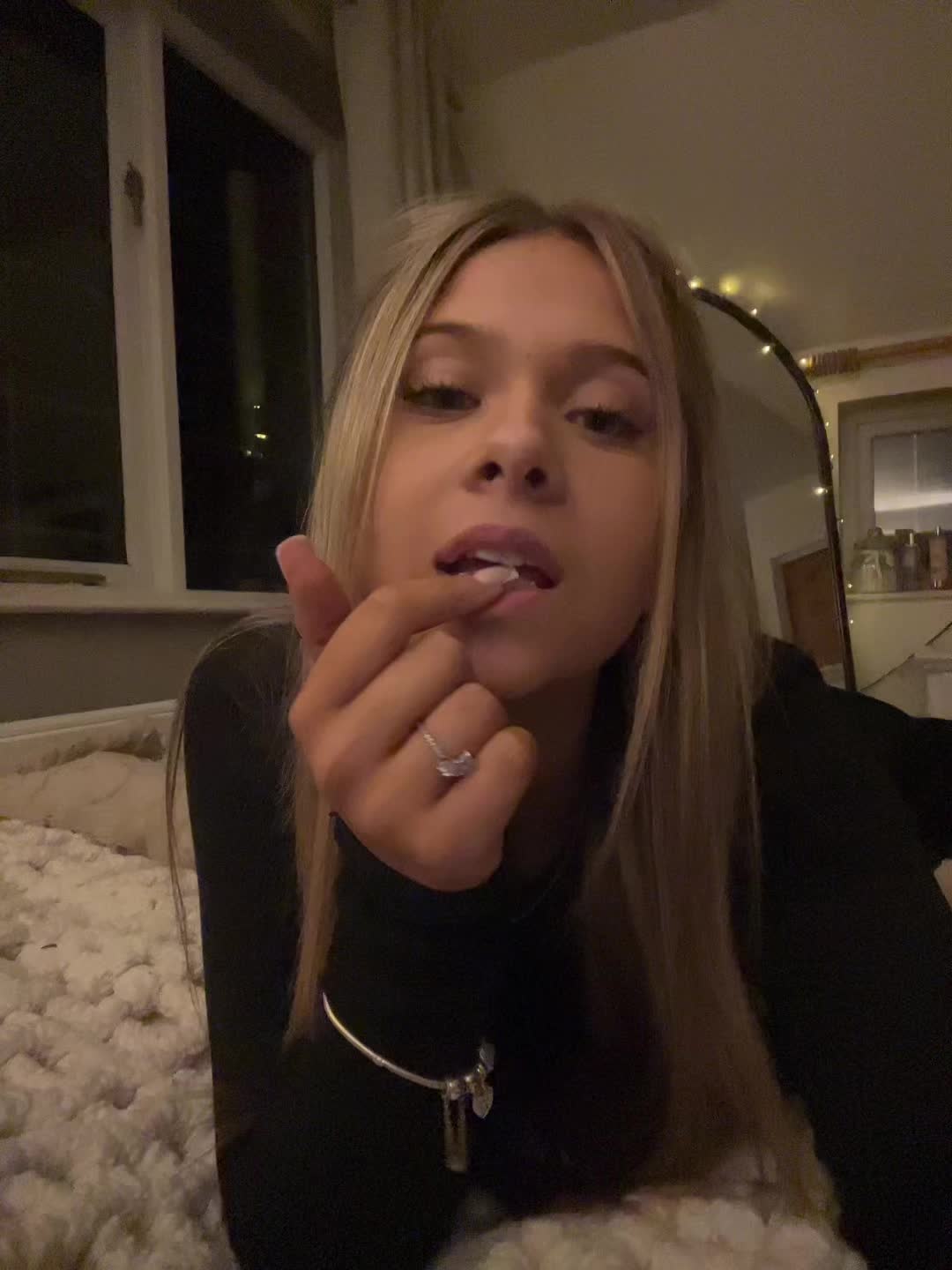 @𝐞𝐥𝐥𝐚 𝐩𝐞𝐚𝐫𝐥🤍