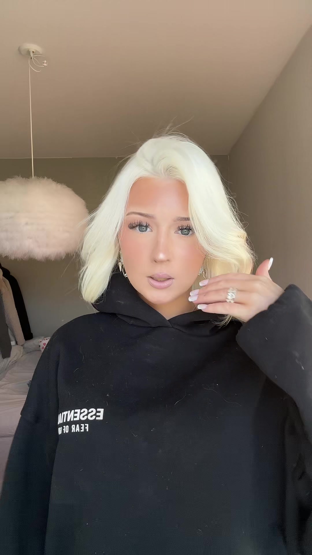 @𝓗𝓮𝓵𝓶𝓲𝓲𝓷𝓪🐰