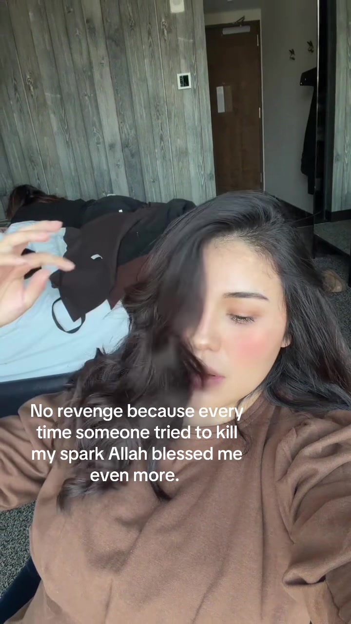 @elira