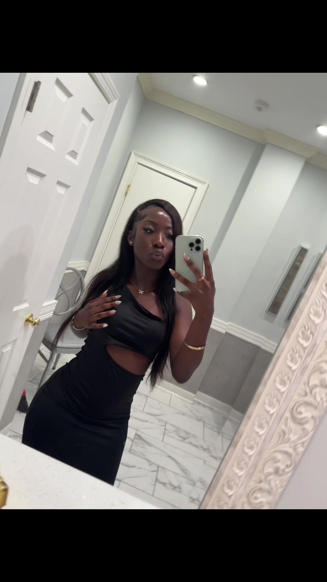 @🫰🏾