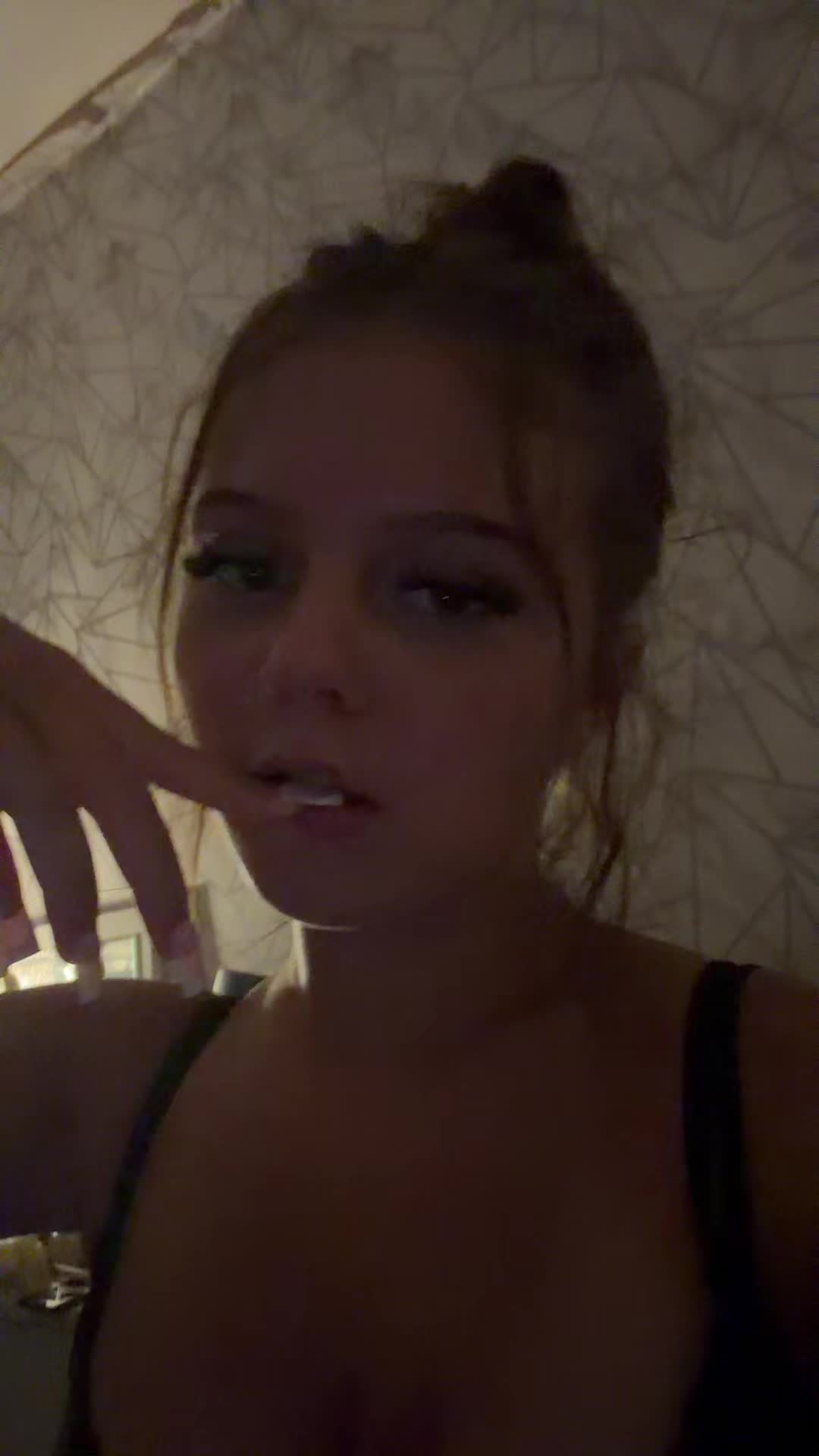 @(⊃。•́‿•̀。)⊃