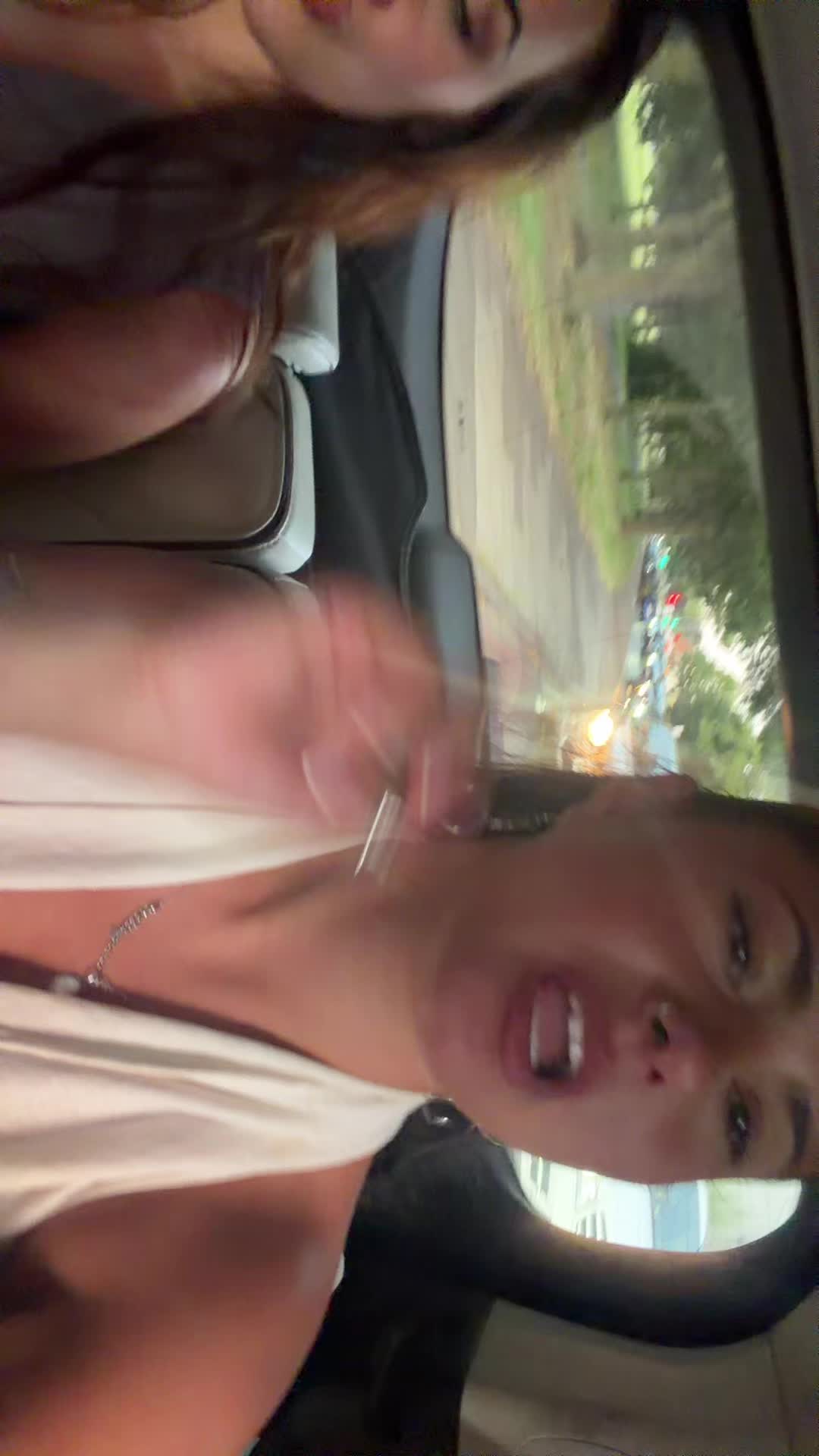 @izzyclaire