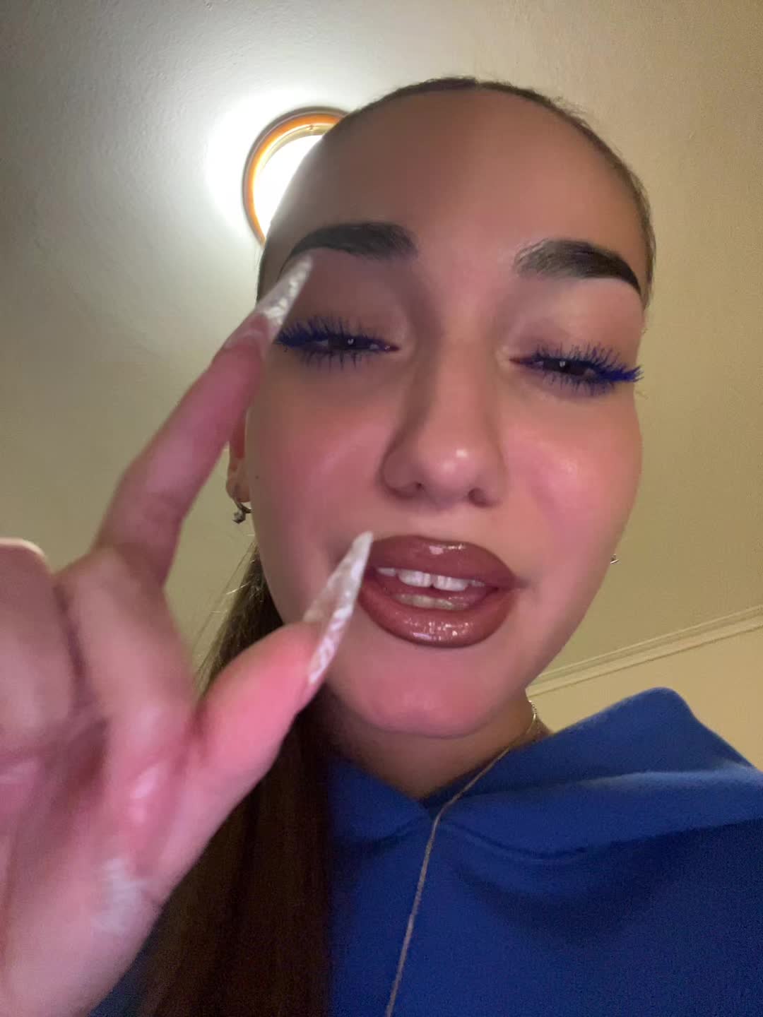 @Angiee