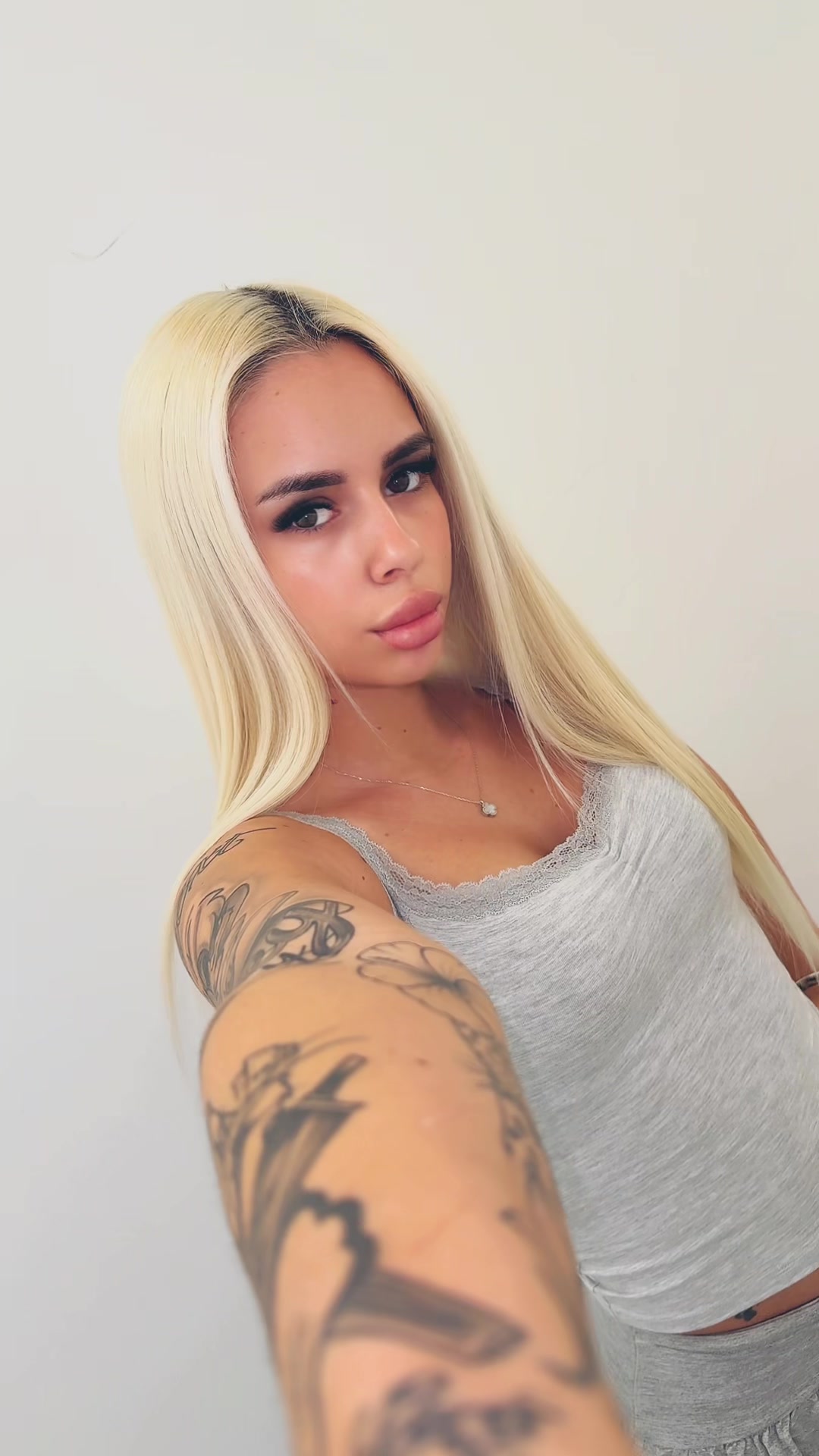 @ANJA❄️