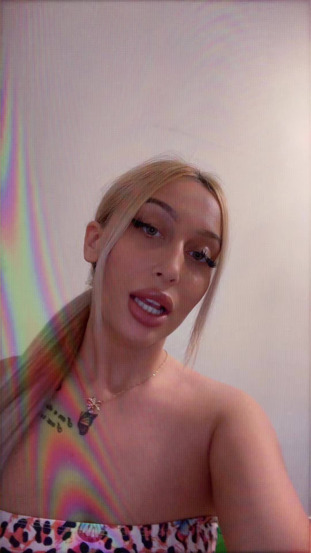 @C💫