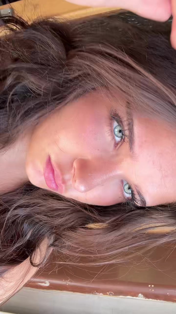 @lívia