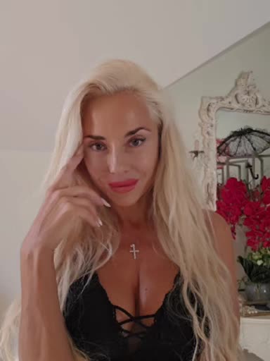 @BlondiFox