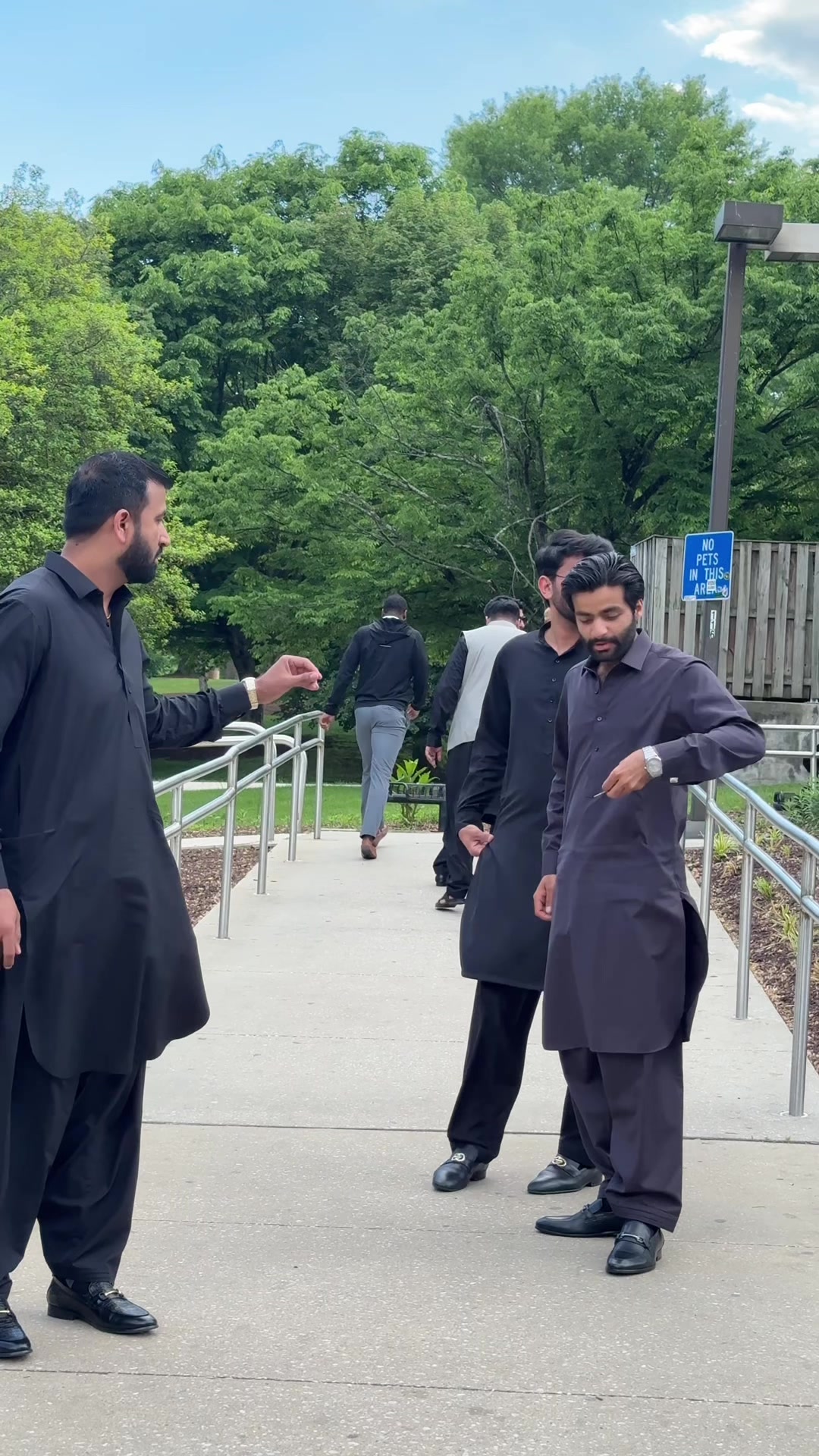 @Ali Malhi 10 🇺🇸🇵🇰