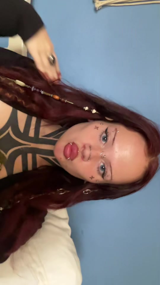 @AmeliaQueenYolo