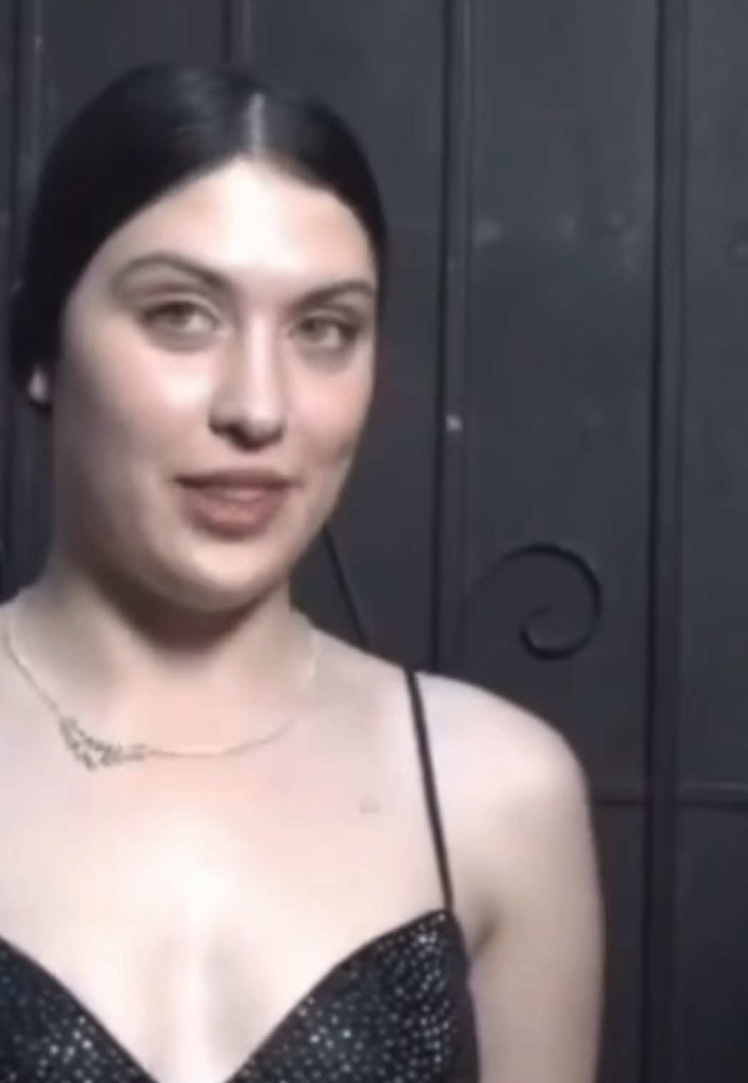 @(♡_♡)