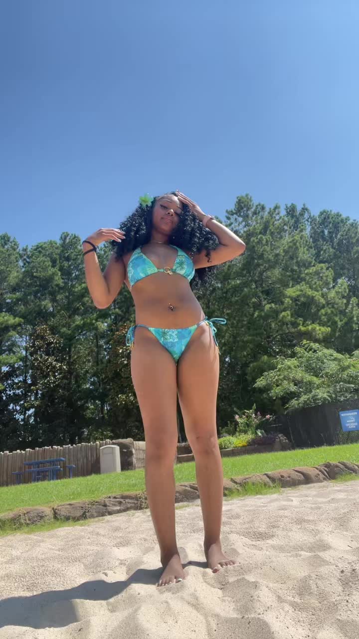@Thelovelyadaiza_