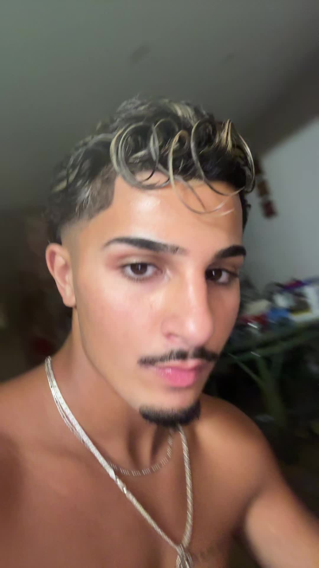@Husseinoo