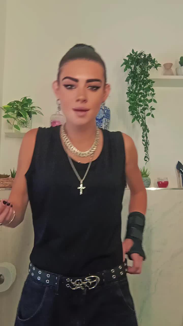@Ally_04
