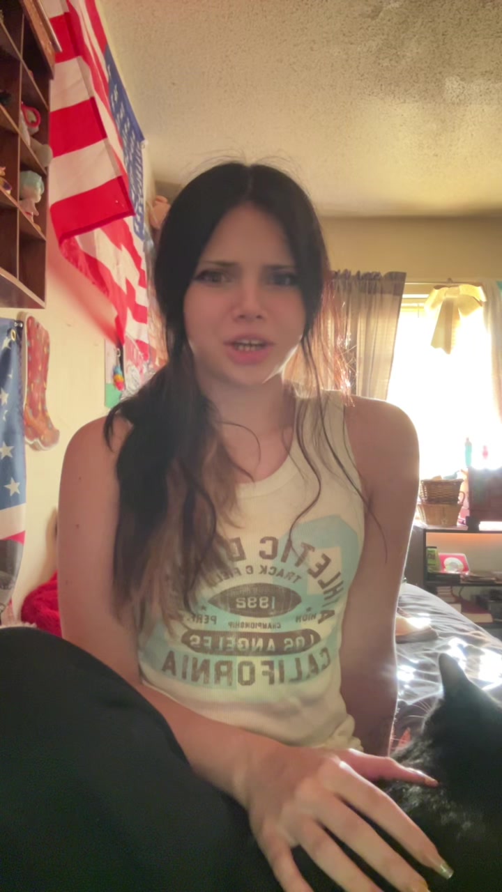 @lillybeenn
