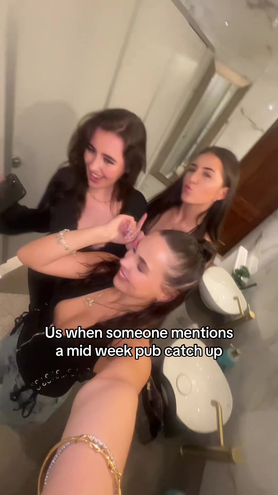 @xmollybaker