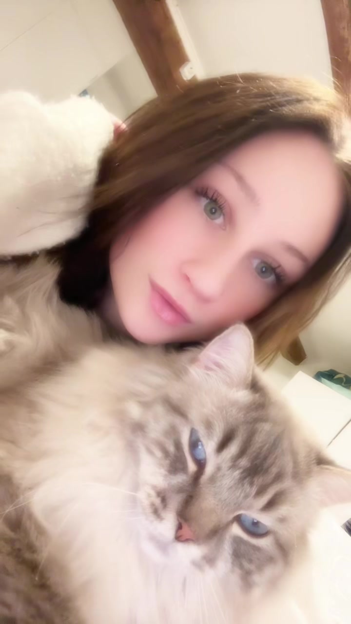 @𝐀𝐥𝐢𝐜𝐞𝐥𝐞𝐯𝐢𝐧𝐩𝐢𝐯𝐫𝐞
