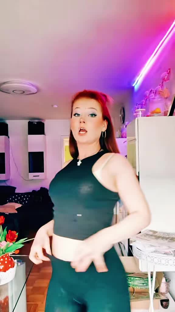 @WhothafuckisVicky