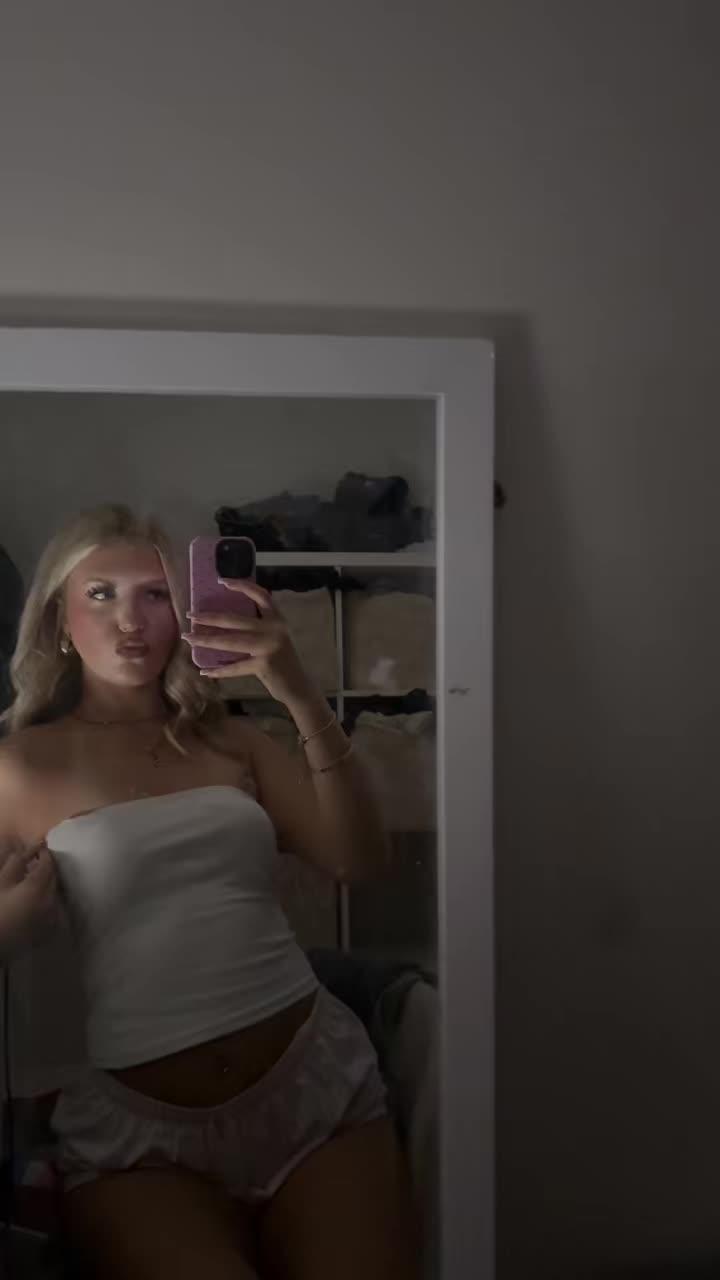 @𝐬𝐜𝐚𝐫𝐥𝐞𝐭𝐭🍒🍸