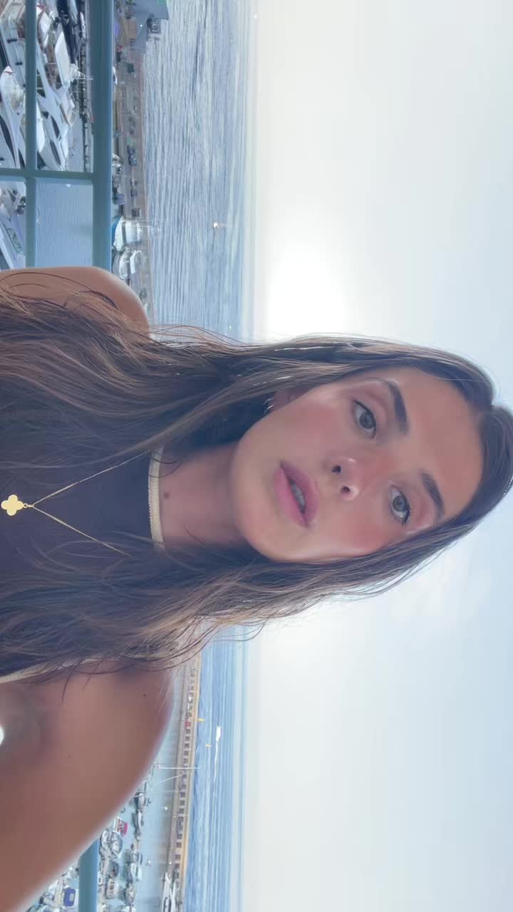 @Leïla