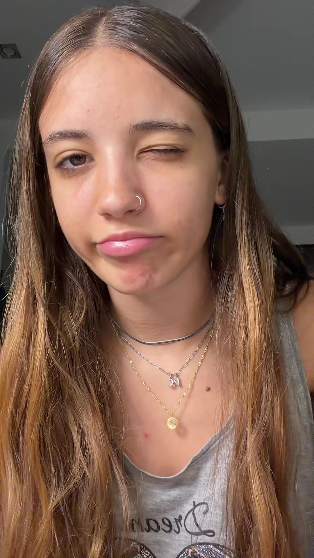 @𝒢