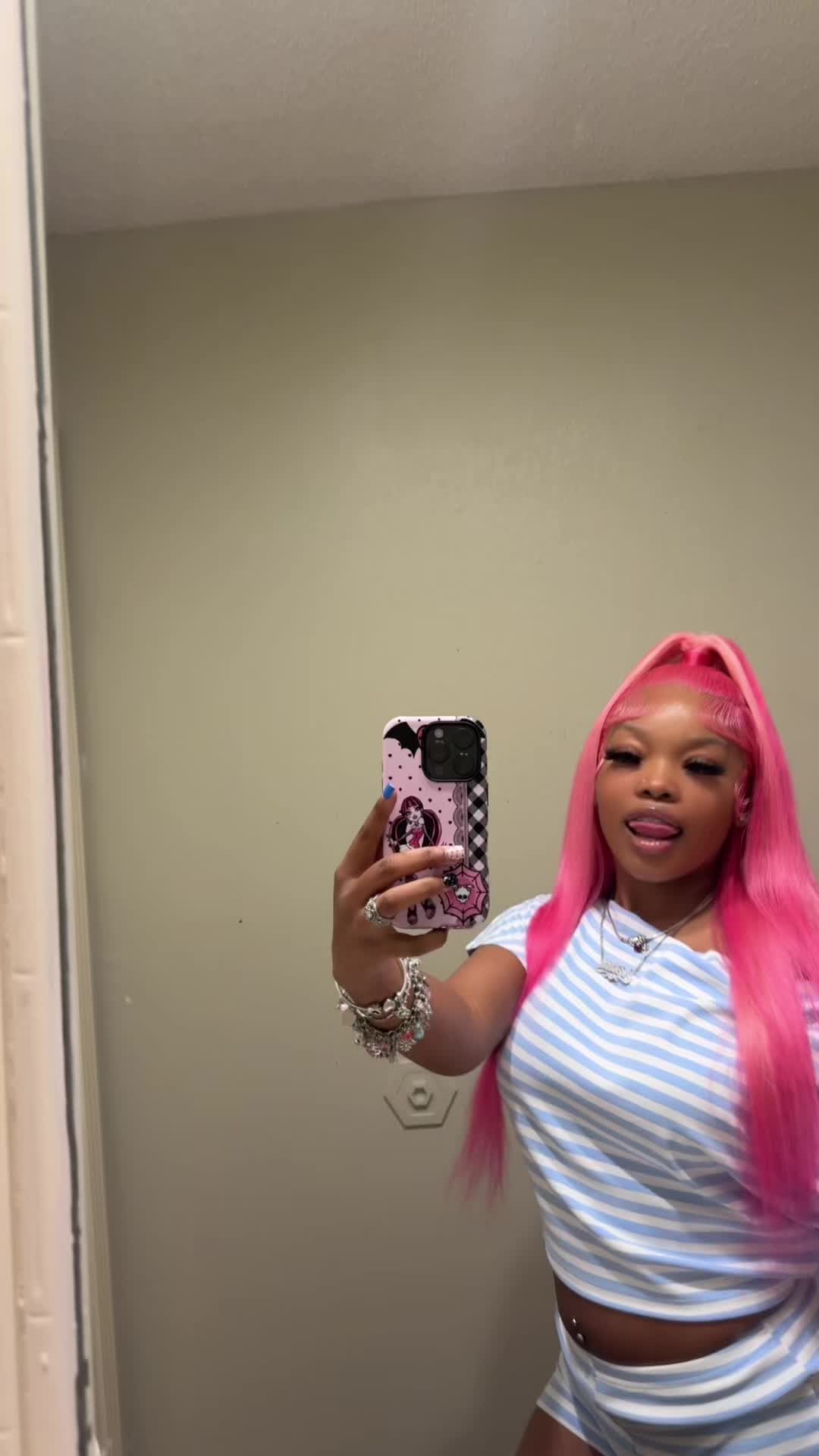 @knicolethed0ll