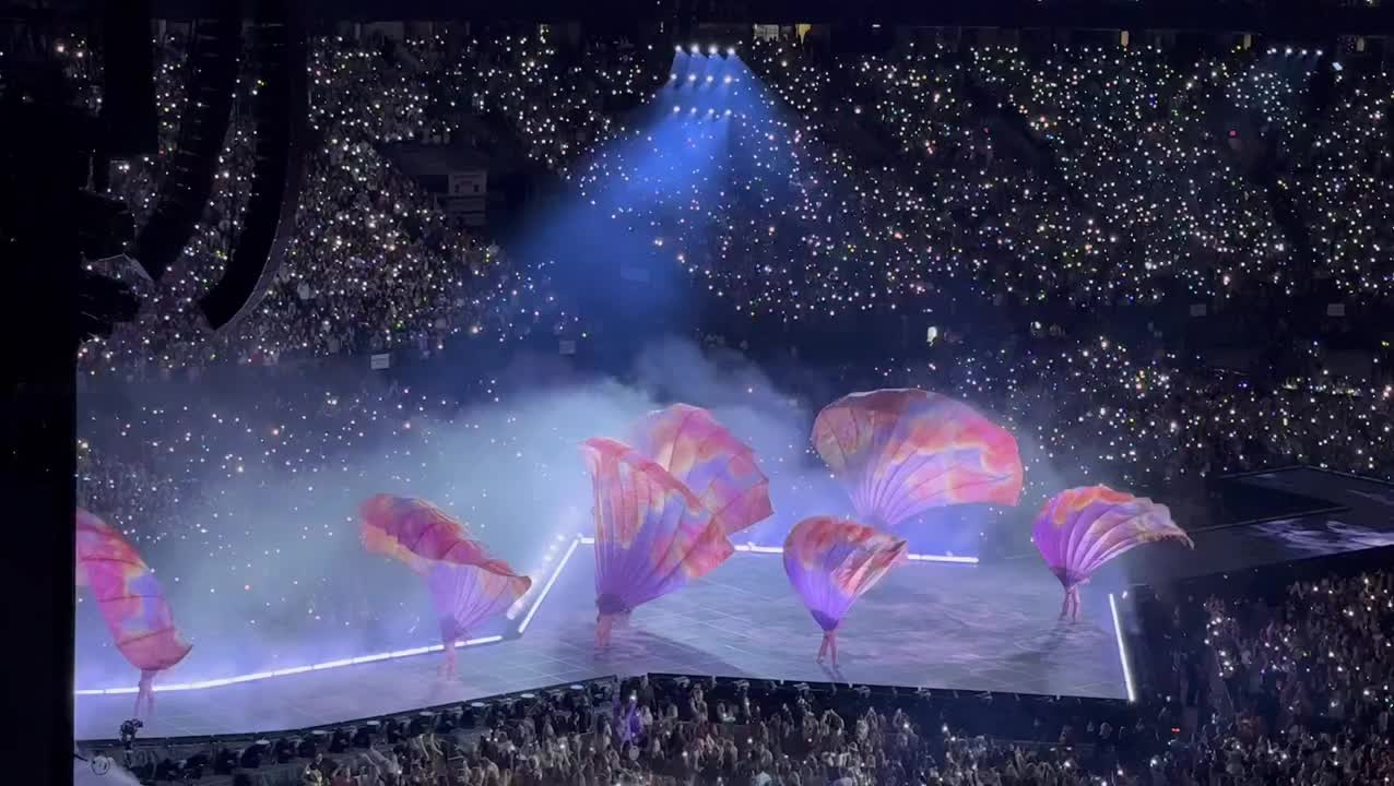 @𓂃꙳⋆videos from the eras tour